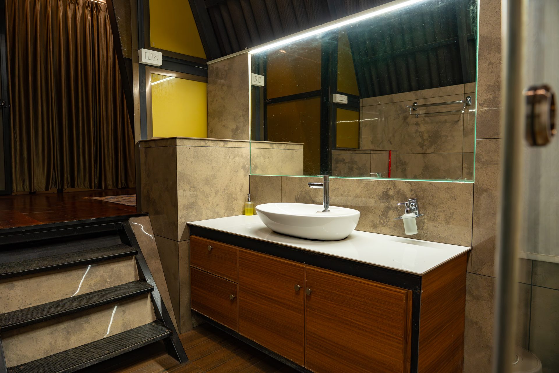 Lux Villa gallery image 17