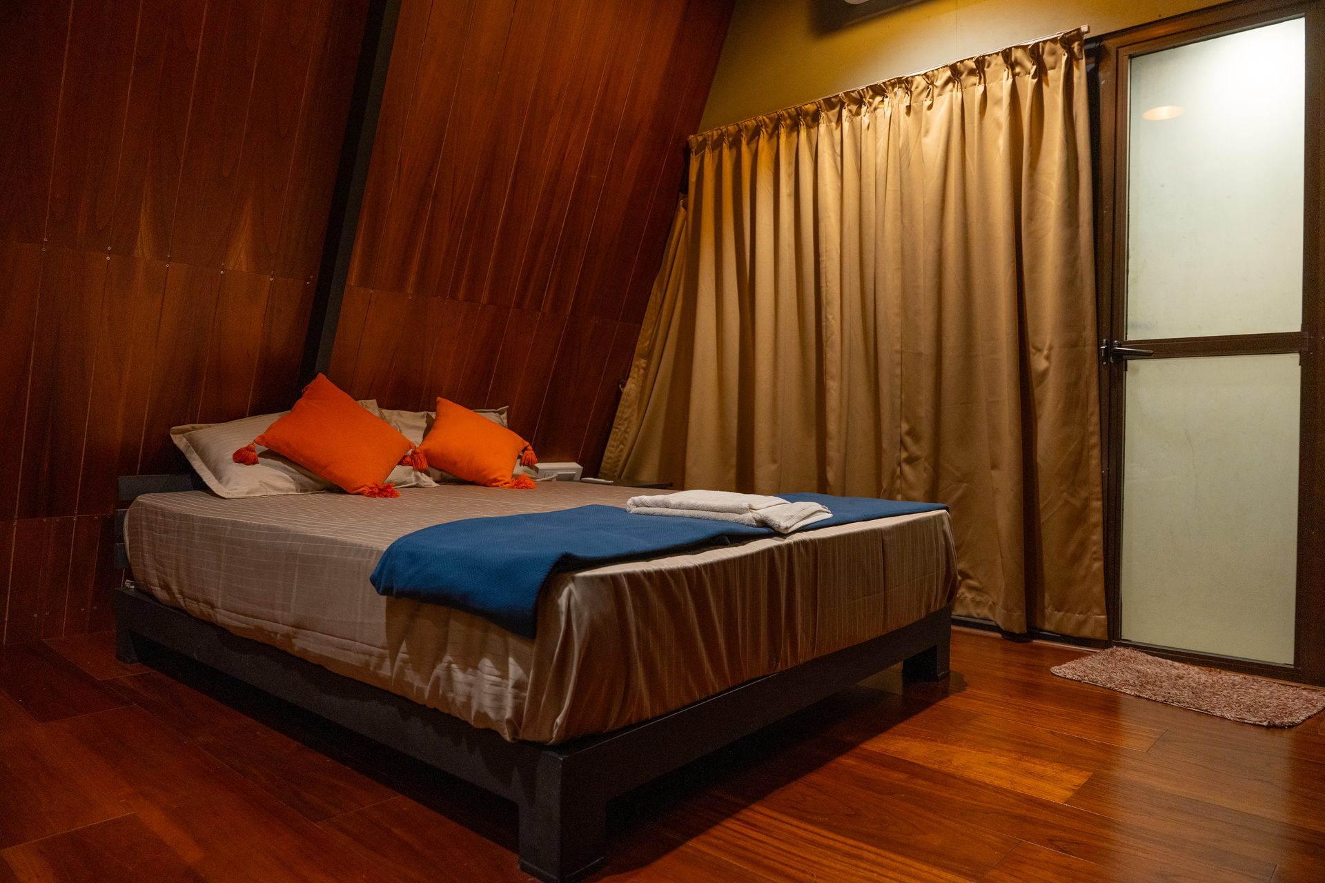 Lux Villa gallery image 19